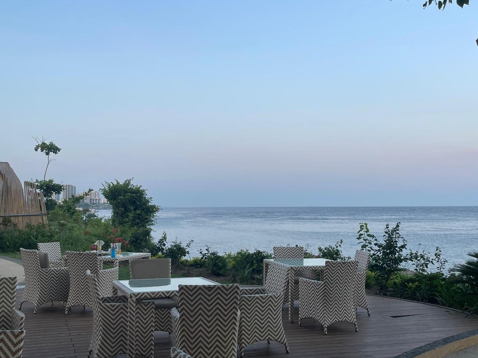 Mactan Newtown 8 Boulevard Deluxe Punta Engano  Bagian luar foto