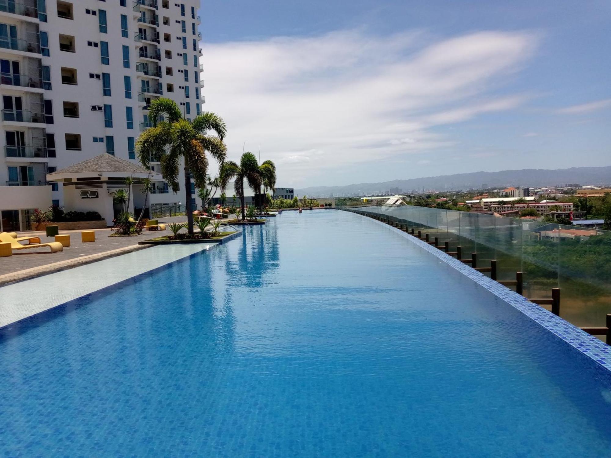 Mactan Newtown 8 Boulevard Deluxe Punta Engano  Bagian luar foto