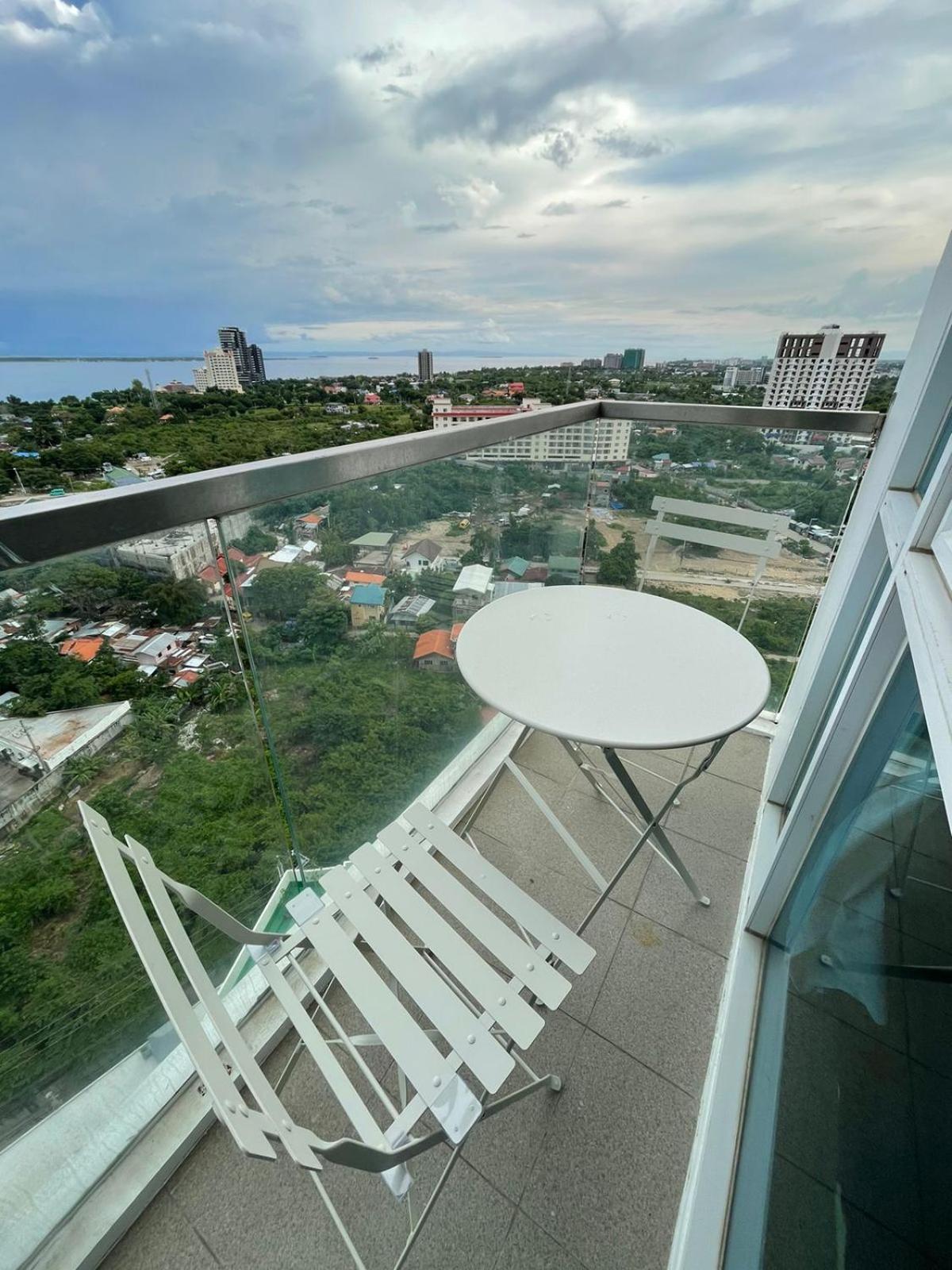 Mactan Newtown 8 Boulevard Deluxe Punta Engano  Bagian luar foto