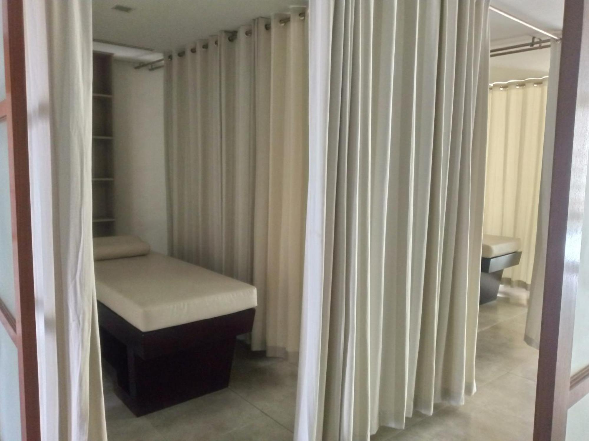 Mactan Newtown 8 Boulevard Deluxe Punta Engano  Bagian luar foto