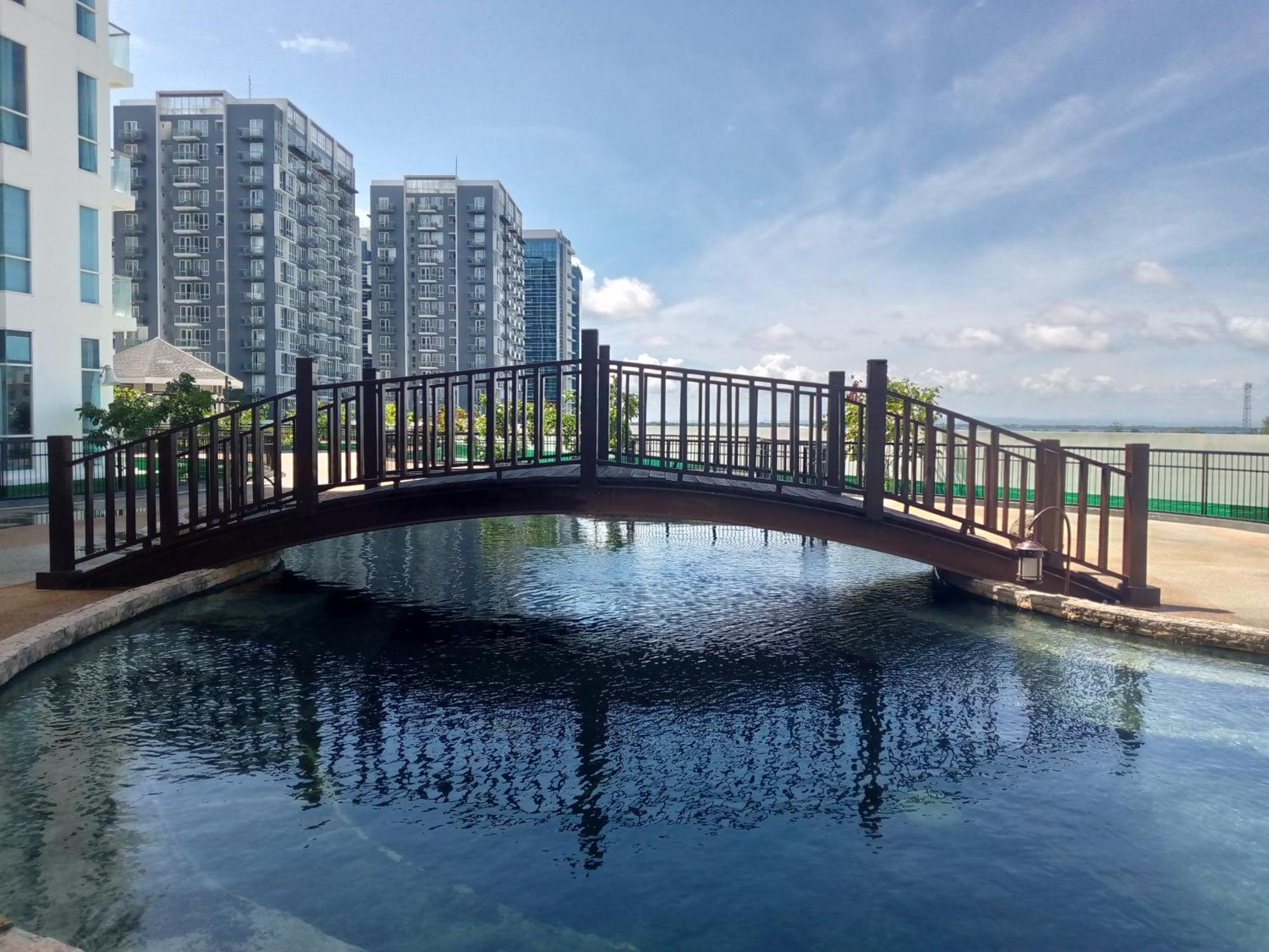 Mactan Newtown 8 Boulevard Deluxe Punta Engano  Bagian luar foto