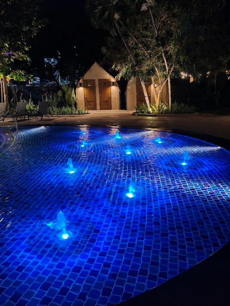 Mactan Newtown 8 Boulevard Deluxe Punta Engano  Bagian luar foto